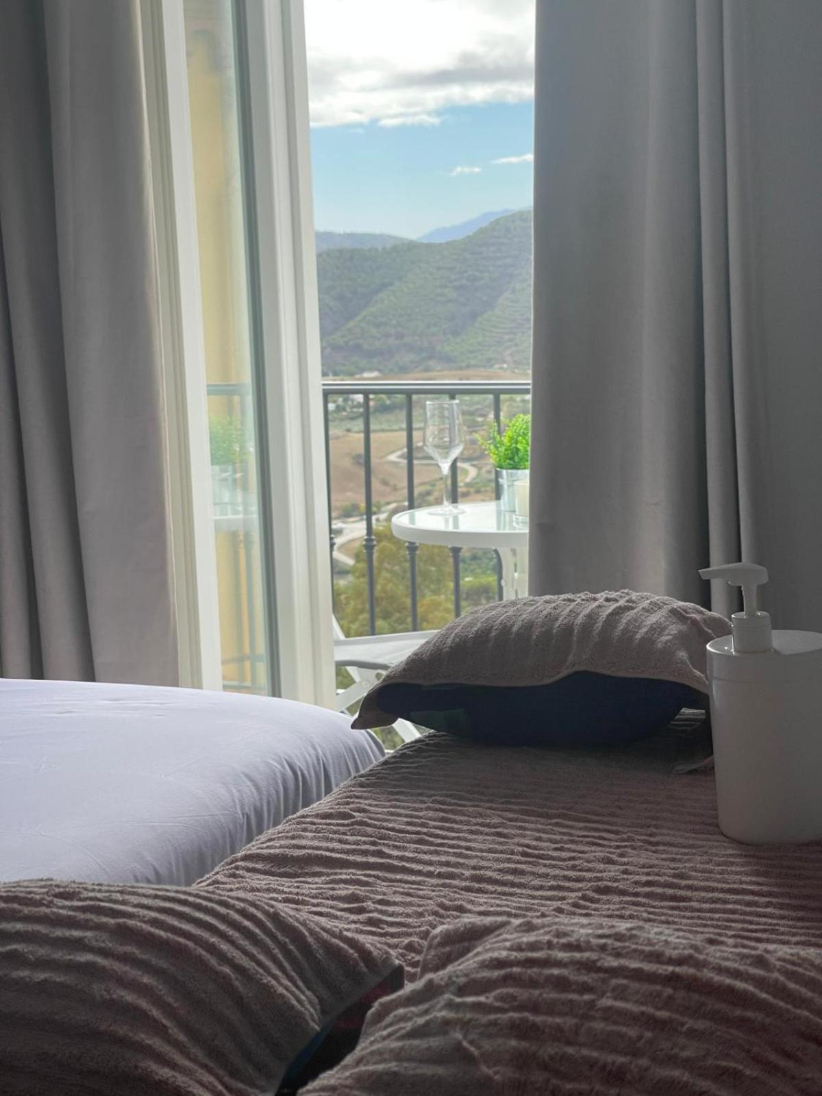 Caminito Rey & Banderas Spa Relax Carratraca Eksteriør billede